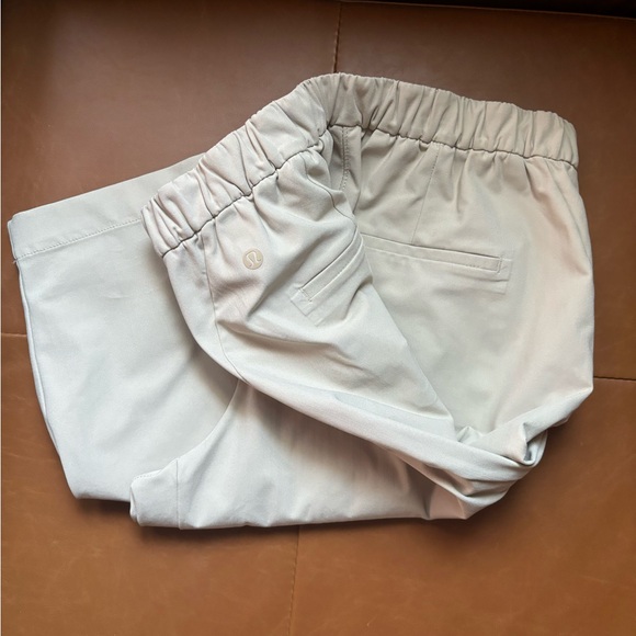 Lululemon Your True Trouser 7/8
Pant in 'Trench' Beige Size 8 - Picture 3 of 4